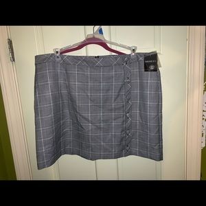 Black and white plaid button skirt